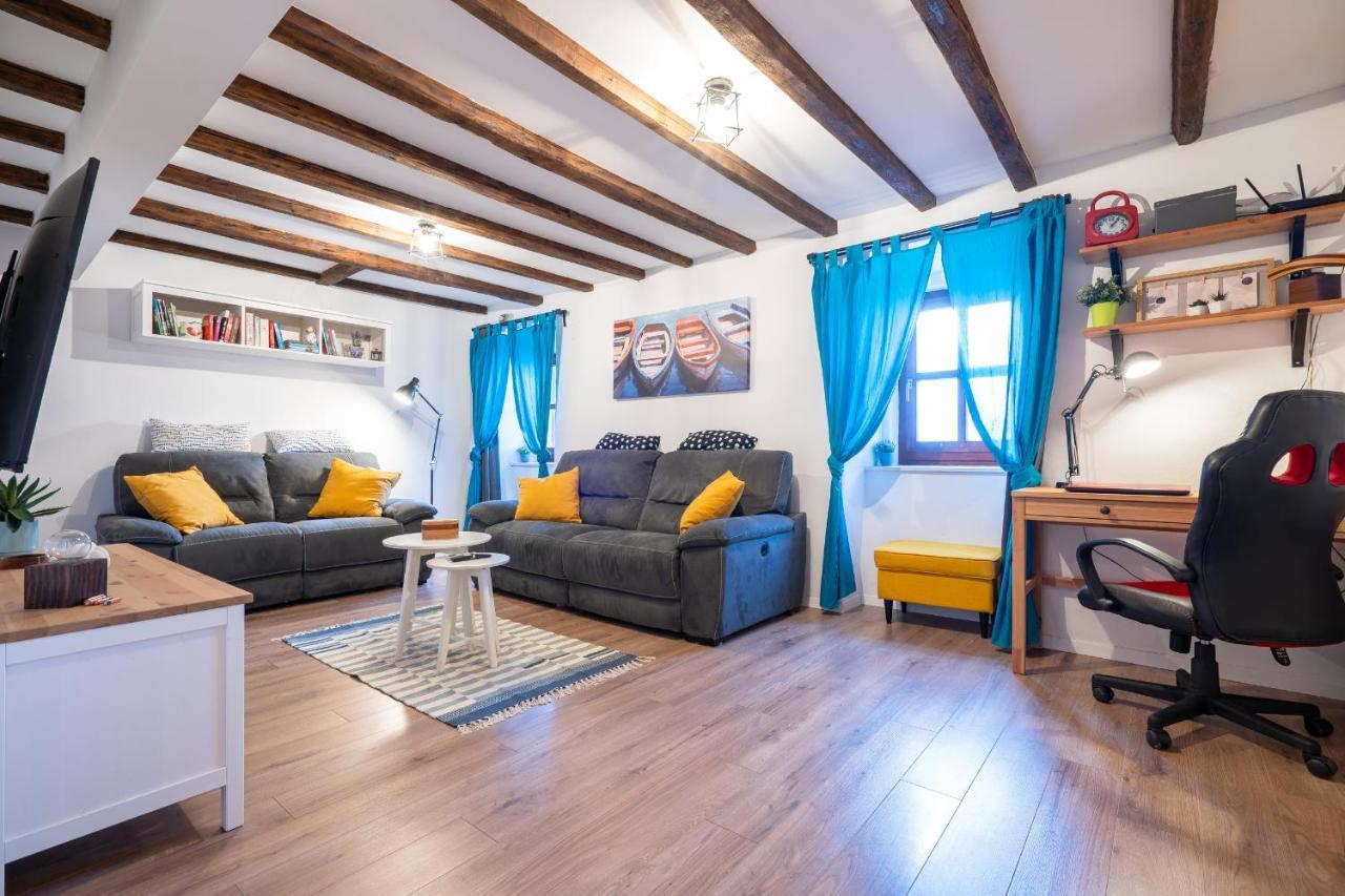 Holiday House Nova Stara Baska Bagian luar foto
