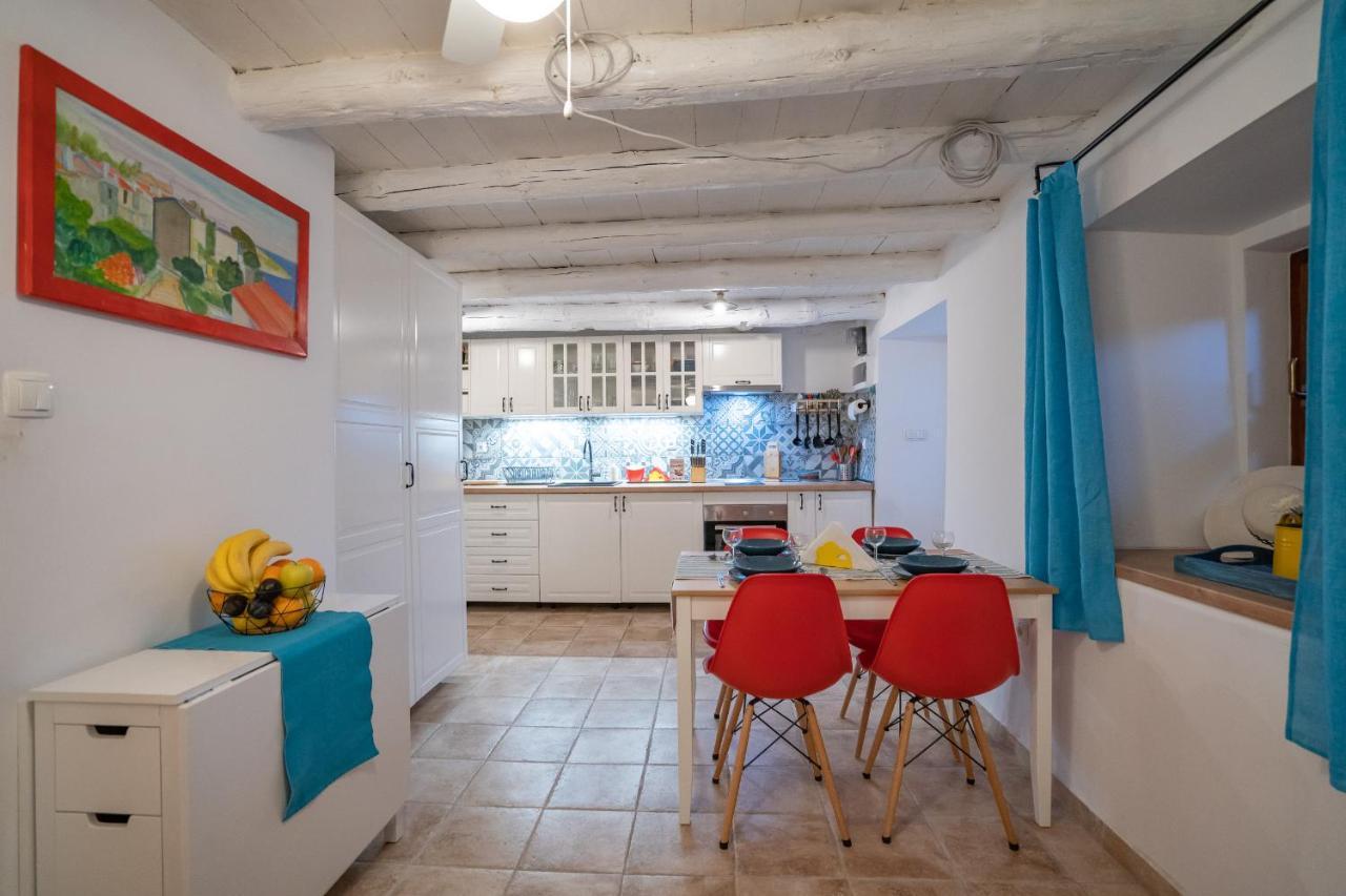 Holiday House Nova Stara Baska Bagian luar foto