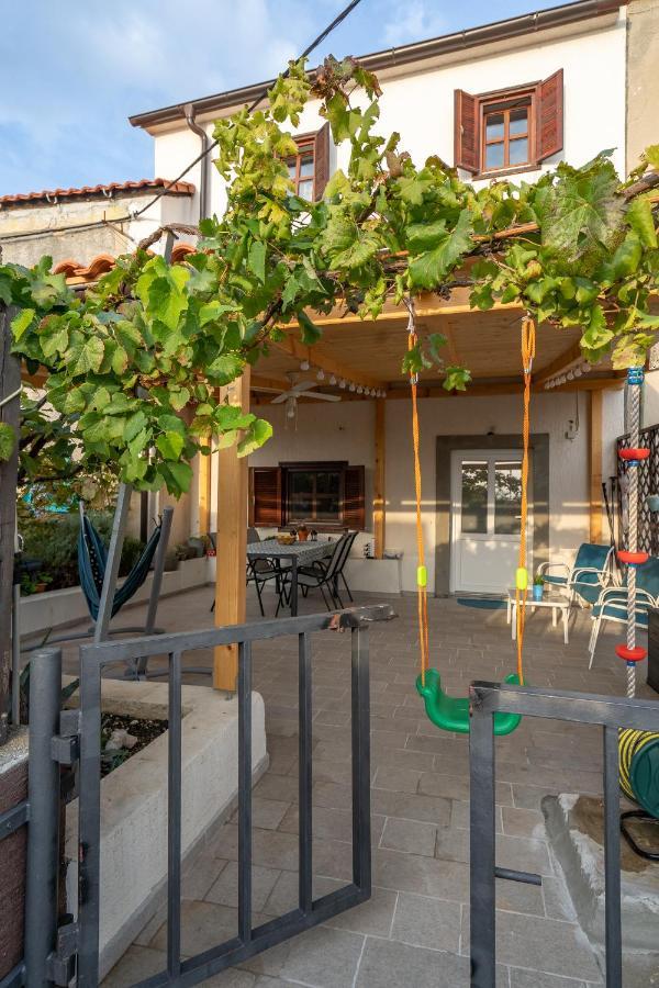 Holiday House Nova Stara Baska Bagian luar foto