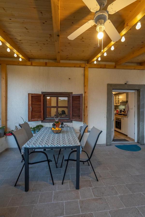 Holiday House Nova Stara Baska Bagian luar foto