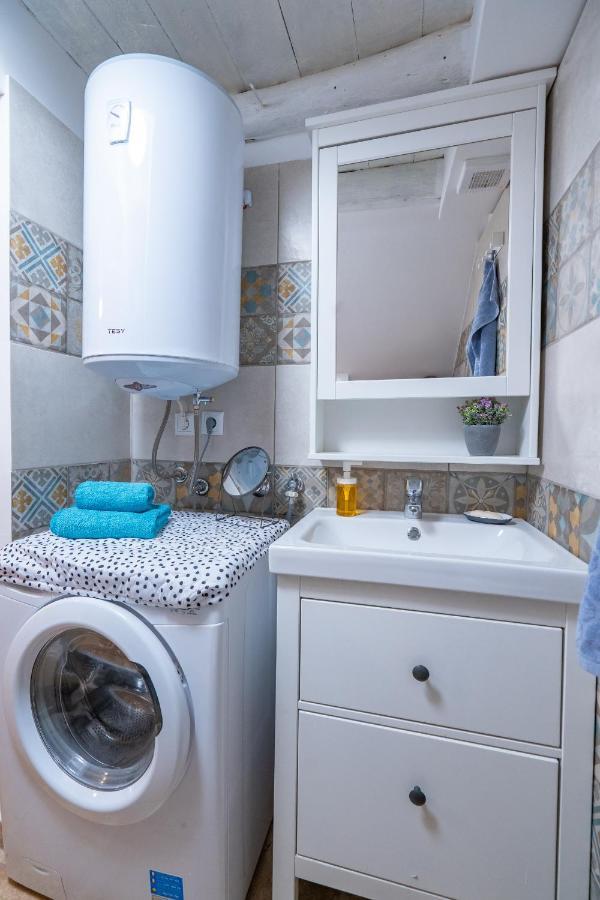 Holiday House Nova Stara Baska Bagian luar foto