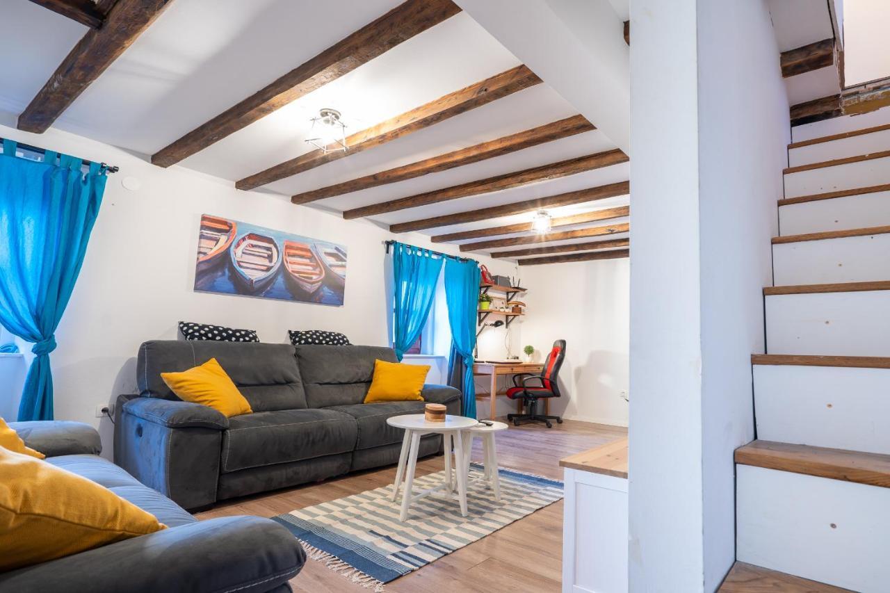 Holiday House Nova Stara Baska Bagian luar foto