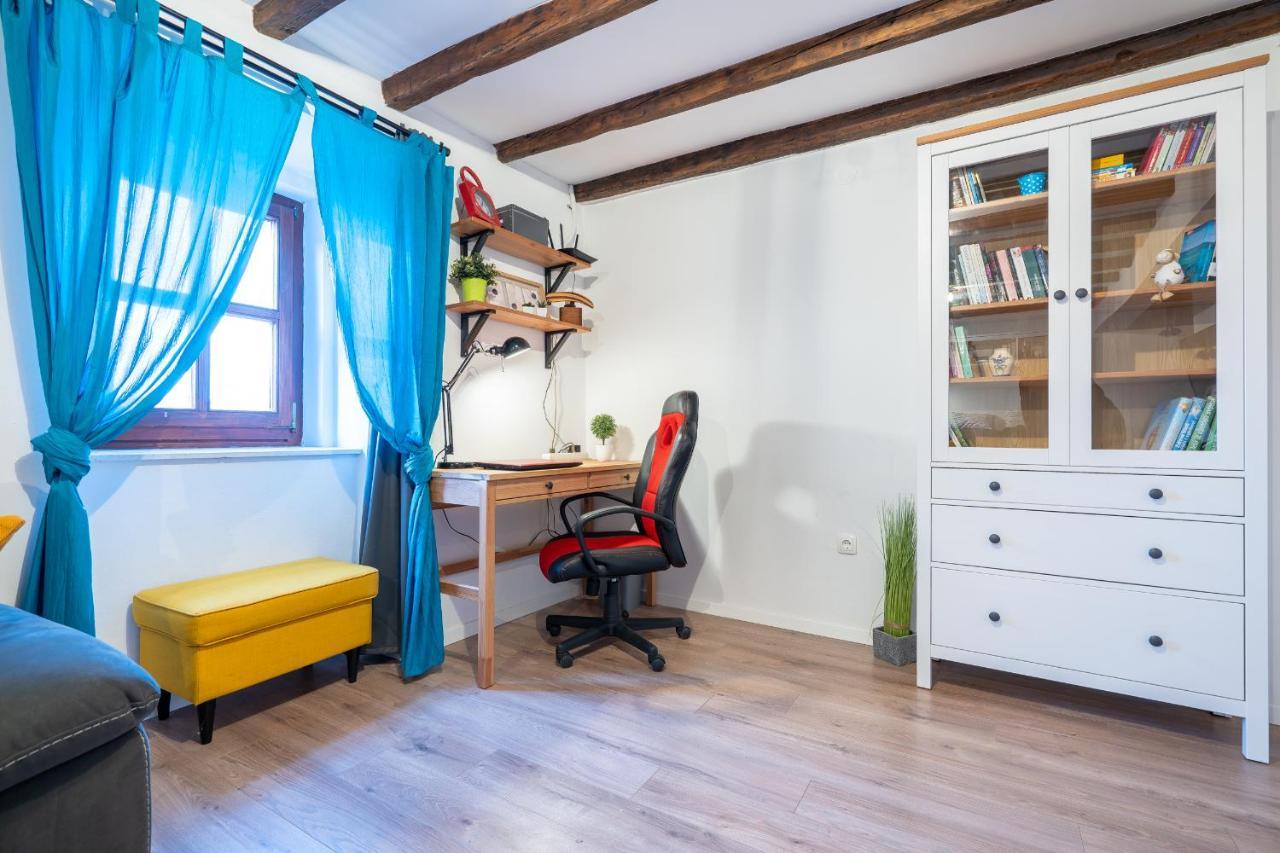 Holiday House Nova Stara Baska Bagian luar foto