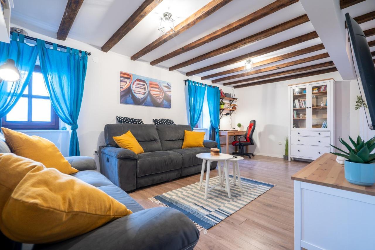 Holiday House Nova Stara Baska Bagian luar foto