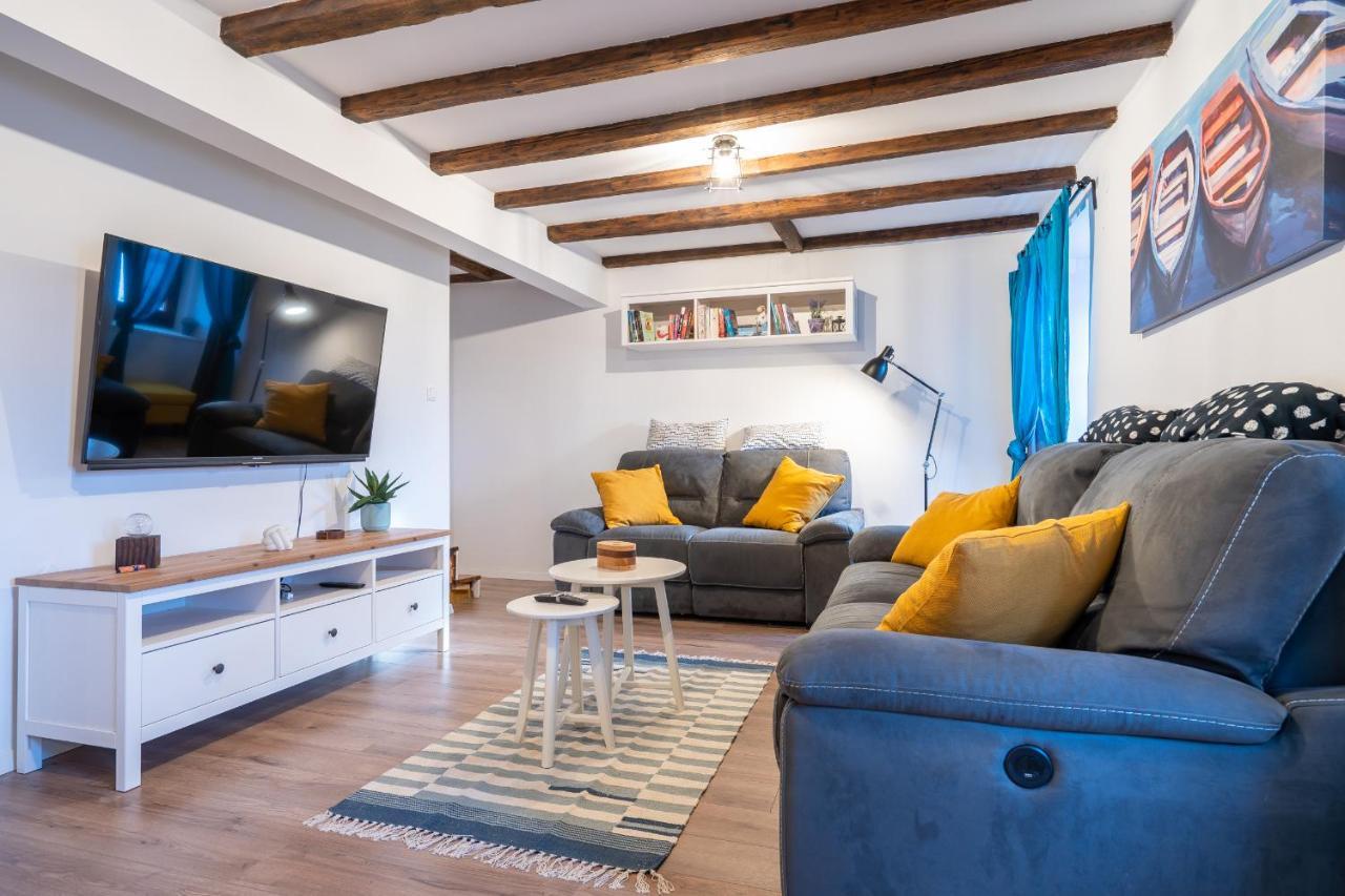 Holiday House Nova Stara Baska Bagian luar foto
