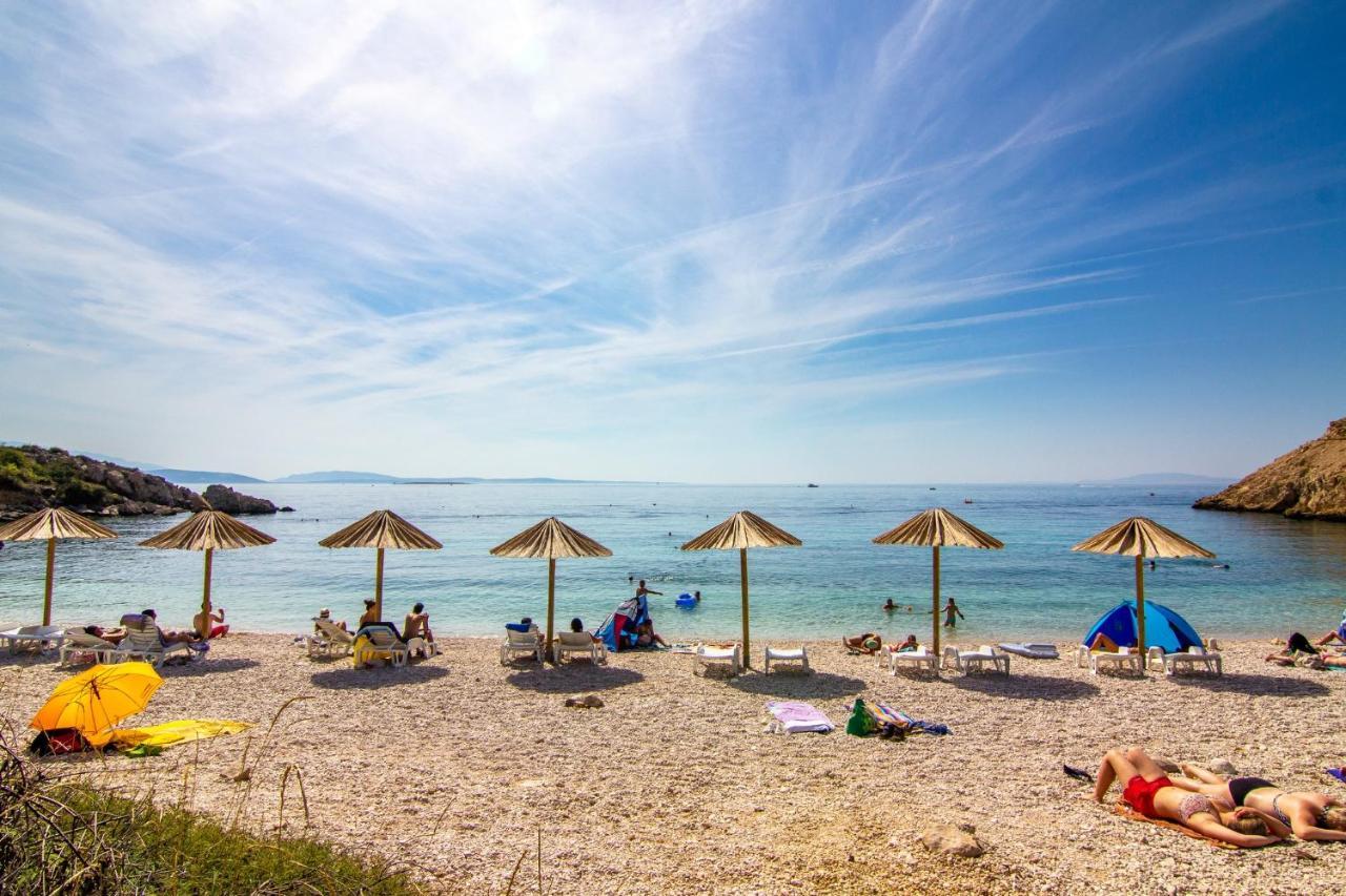 Holiday House Nova Stara Baska Bagian luar foto